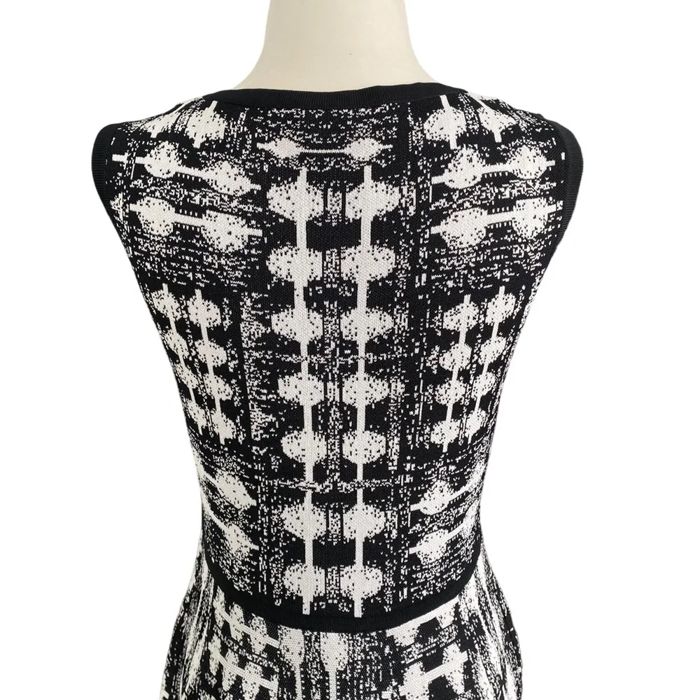 Carmen Marc Valvo Stretch Knit Sweater Midi Dress Black White Print Medium